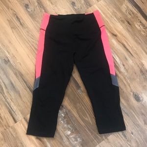 Victoria’s Secret Sport VSX Workout Capris Small